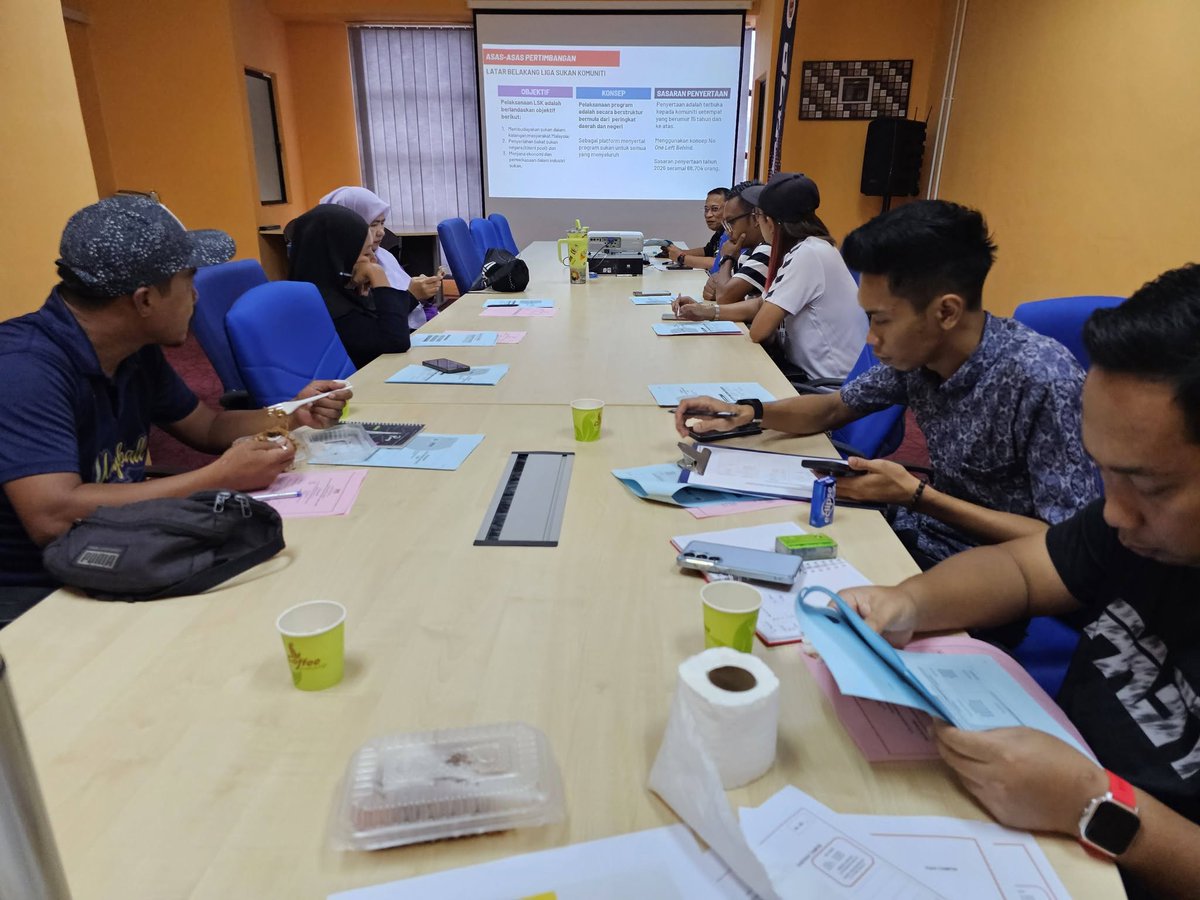 jbs_n9's tweet photo. MESYUARAT JAWATANKUASA INDUK LIGA SUKAN KOMUNITI (LSK) 2026 PERINGKAT DAERAH TAMPIN
TAMPIN, 21 Mei 2026 (Khamis) - Telah berlangsung Mesyuarat Jawatankuasa Induk Liga Sukan Komuniti (LSK) 2026 Peringkat Daerah Tampin. https://t.co/pDcrg0f3Y0