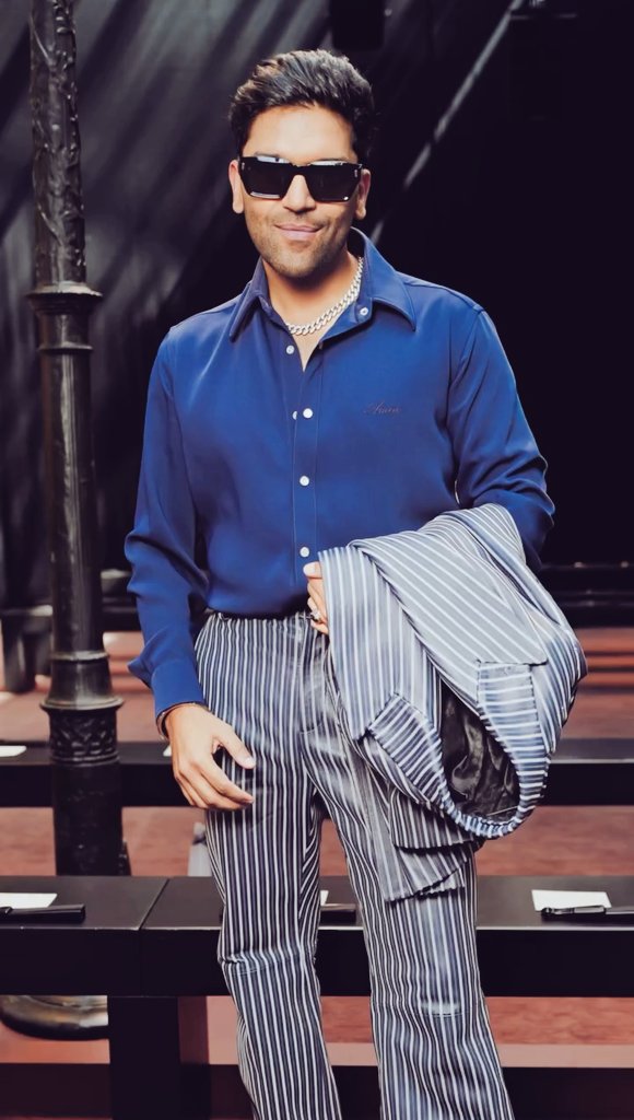 SubhLabh1991's tweet photo. Har paase Guru Guru hoyi payi aaa 🥵😍
Handsome hunk 🫶🫠💗😎🧿
Guru Randhawa Worldwide 🫡💫
 #gururandhawa #amiri #paris #fashionweek #parisfashionweek #vetement #ss27 https://t.co/hDNwQ8aqxK