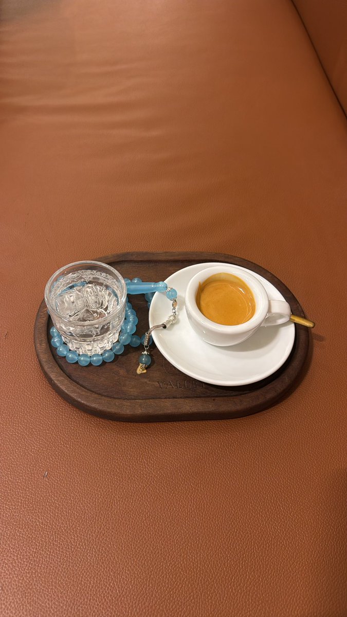 FariiFs's tweet photo. مساء الخير للجميع أما بعد ،، 

مثل ما تجيك الكربه اللي بدون إشعار
يجيك الفرج من خالقك و أنت ما تدري

- راشد بن قطيما https://t.co/uYUzATTNnY