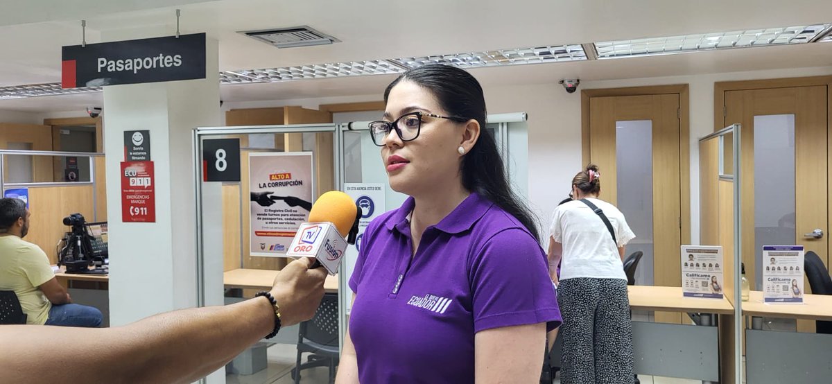 RCivil_Zona7's tweet photo. #EnMedios | Hoy, en #TvOroNoticias, la Coord. de Oficina Técnica de #ElOro @IrinaFigueroaS, señaló que, por disposición del presidente Daniel Noboa, se extiende la atención de cédulas y pasaportes sin agendamiento de turno, hasta el 31 de diciembre de 2026. https://t.co/0wTZvuJ1Ss