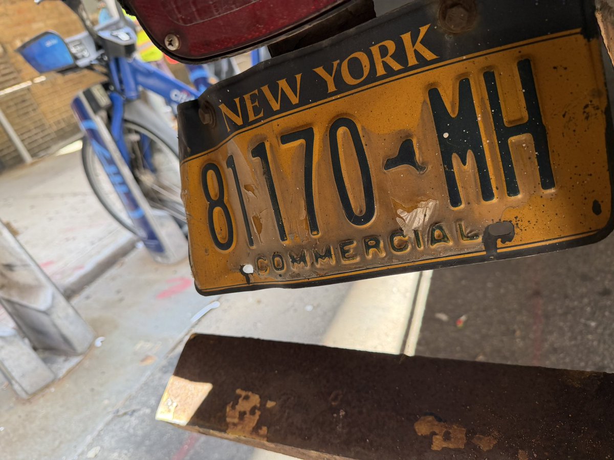 notchrisvolpe's tweet photo. Hey @CitiBikeNYC if you’re wondering why you have a bunch of bikes with bent frames at the southeast corner of 63rd and 3rd, as if they got hit with a truck, it’s cause they did get hit by a truck that parked literally on top of them https://t.co/GgB6RSuUDa