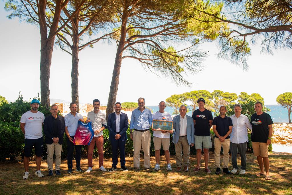 esportcat's tweet photo. El SG @abelgama77 assisteix a la presentació del Campionat del Món IQ Foil 2026, una de les grans cites internacionals de la vela que se celebrarà a Catalunya ⛵

Un esdeveniment que reforça el lideratge en l’organització de competicions nàutiques d’alt nivell 🌊

#esportcat https://t.co/idISzZHaHs