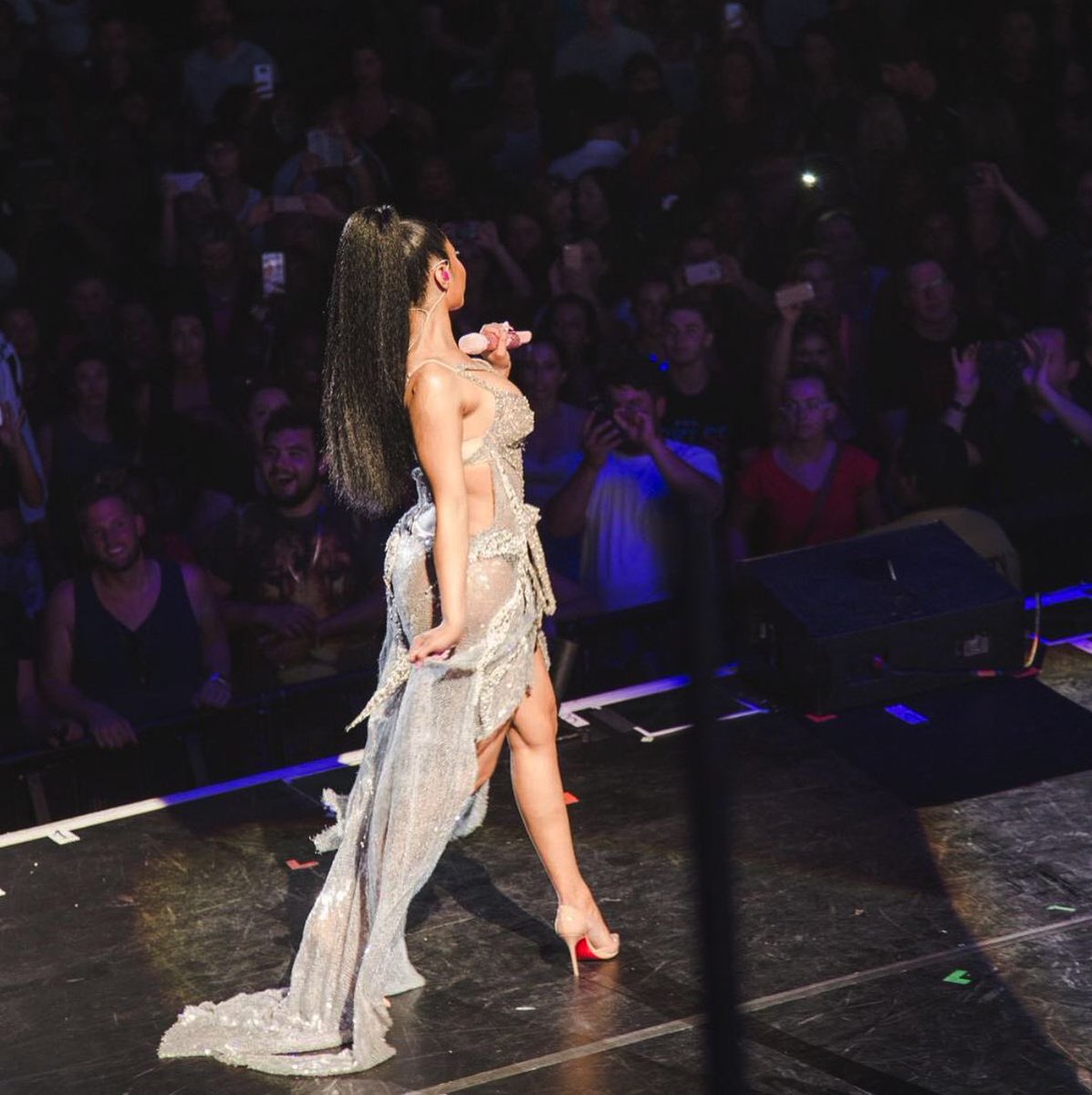 mcflurry_z's tweet photo. Only Nicki Minaj can pull off this look https://t.co/QKj5bPJdxM