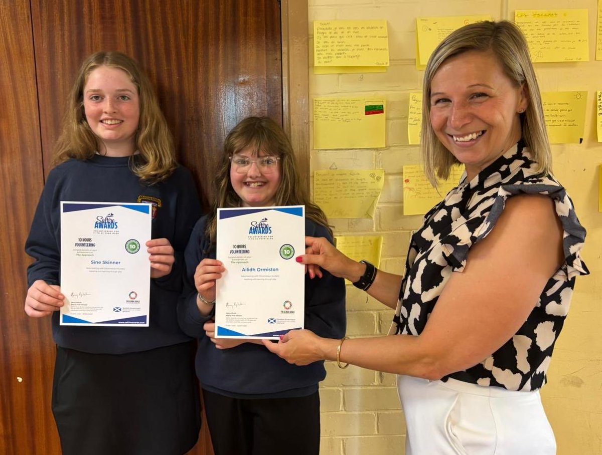 hazleheadacad's tweet photo. S2 GME @hazleheadacad receive their Saltire Award from Mrs Muir.
Rinn sibh obair mhath leis an fheadhainn bheaga.
#gaidhlig #foghlam #confidence #canan #sgoil-araich https://t.co/9S2PSJ2xi1