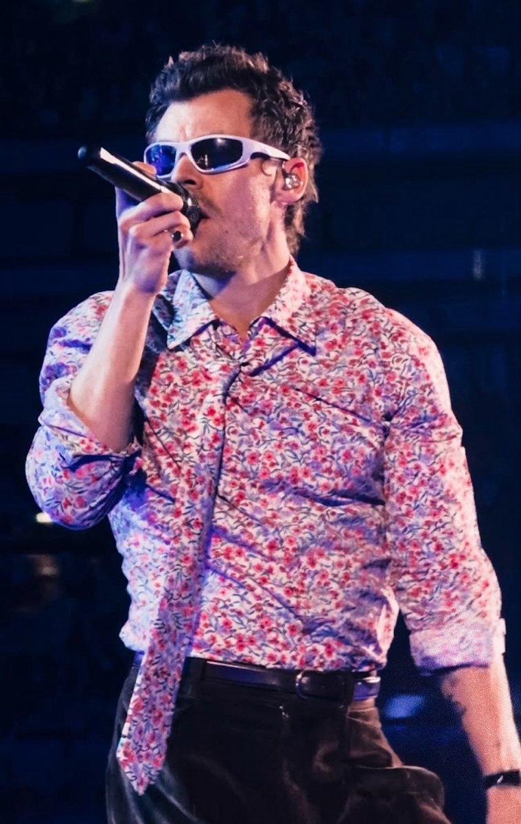 addictionhrry's tweet photo. disco, occasionally. https://t.co/0va2HkjFdh