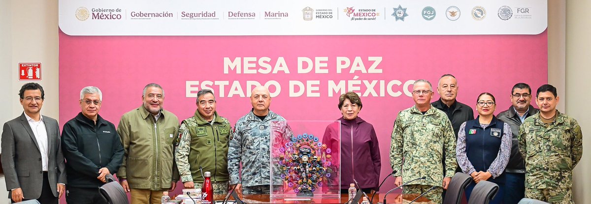 delfinagomeza's tweet photo. En la Mesa de Paz de esta mañana reconocimos la labor de la Guardia Nacional, en el marco de su 7º Aniversario.
Agradecí al General de Brigada E.M. GN. Horacio Flores Fonseca, Coordinador Estatal de la Guardia Nacional del Estado de México, su invaluable apoyo y el de quienes integran la Guardia Nacional que brindan para avanzar en un #EdoMex con seguridad.
#ElPoderDeServir