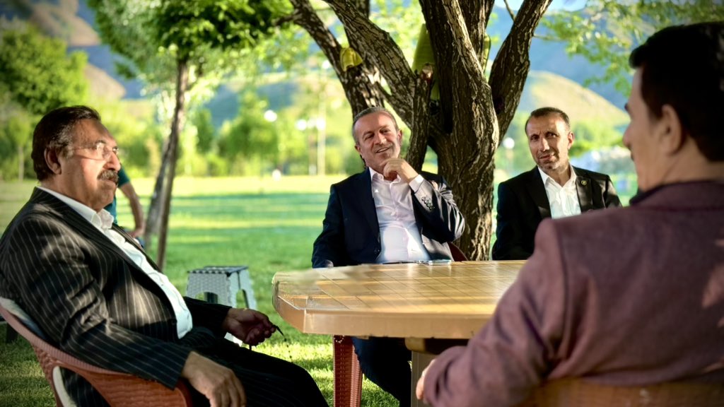 KayaZeydin's tweet photo. 📍 Yüksekova / Karlı (Befircan) Köyü

Yüksekova İlçe Başkanımız @BurhanYASAR30 İlçe Gençlik Kolları Başkanımız @srvtkrstakkurt ve teşkilat mensuplarımızla birlikte, önceki dönem Hakkâri Milletvekilimiz ve ilimizin kıymetli kanaat önderlerinden Sn. Esat Canan ve değerli ailesini ziyaret ettik.

Yüksekova’mız ve İlimize dair istişarelerde bulunduk.

Nazik misafirperverlikleri dolayısıyla Sayın Vekilimize ve kıymetli ailesine teşekkür ediyorum.

@RTErdogan
@Akparti
@abuyukgumus
@MustafaAlkayis
@byildiz63