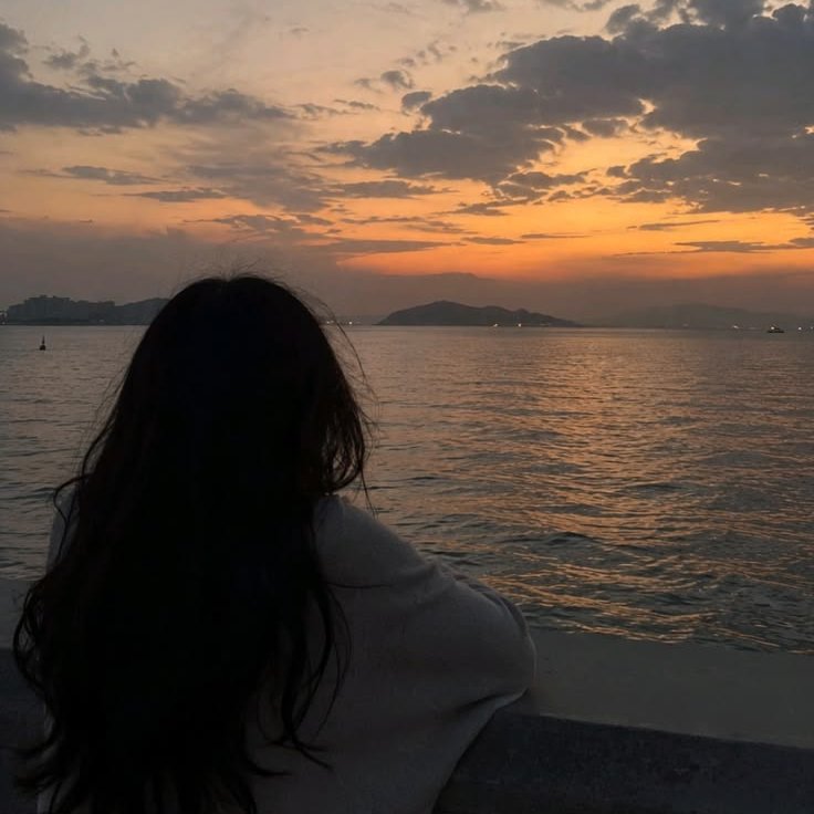 voidwithverses's tweet photo. “𝘏𝘰𝘸 𝘥𝘰 𝘸𝘦 𝘵𝘦𝘭𝘭 𝘵𝘩𝘦 𝘴𝘦𝘢 𝘵𝘩𝘢𝘵 𝘸𝘦'𝘳𝘦 𝘥𝘳𝘰𝘸𝘯𝘪𝘯𝘨 𝘰𝘯 𝘭𝘢𝘯𝘥 ?” https://t.co/62mSA1fRqf