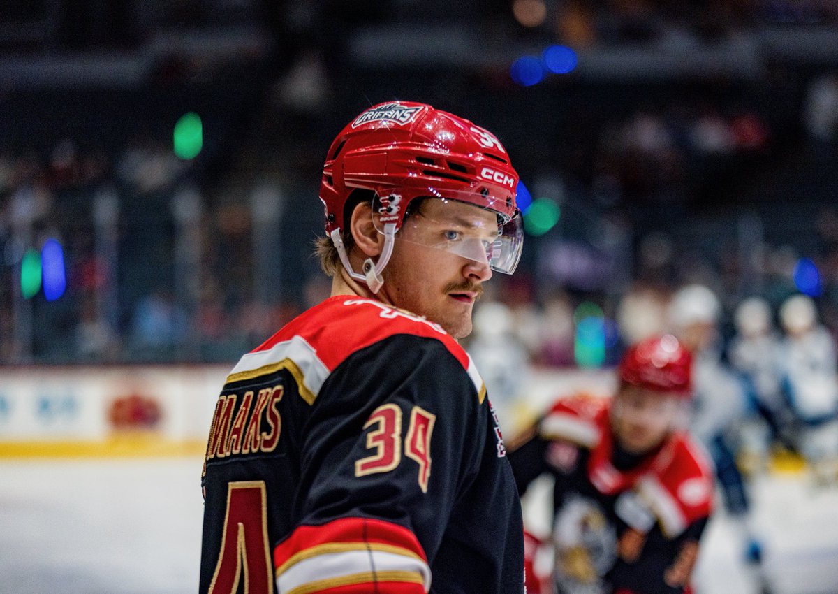 griffinshockey's tweet photo. You’ll always be our favorite Tuo, Trailmix, and Gus 👊 https://t.co/0xZhvb2v1Z