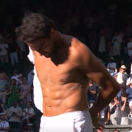 whoreformurdock's tweet photo. the crowd cheering as Berrettini took off his shirt is so real https://t.co/MmsHaex3se