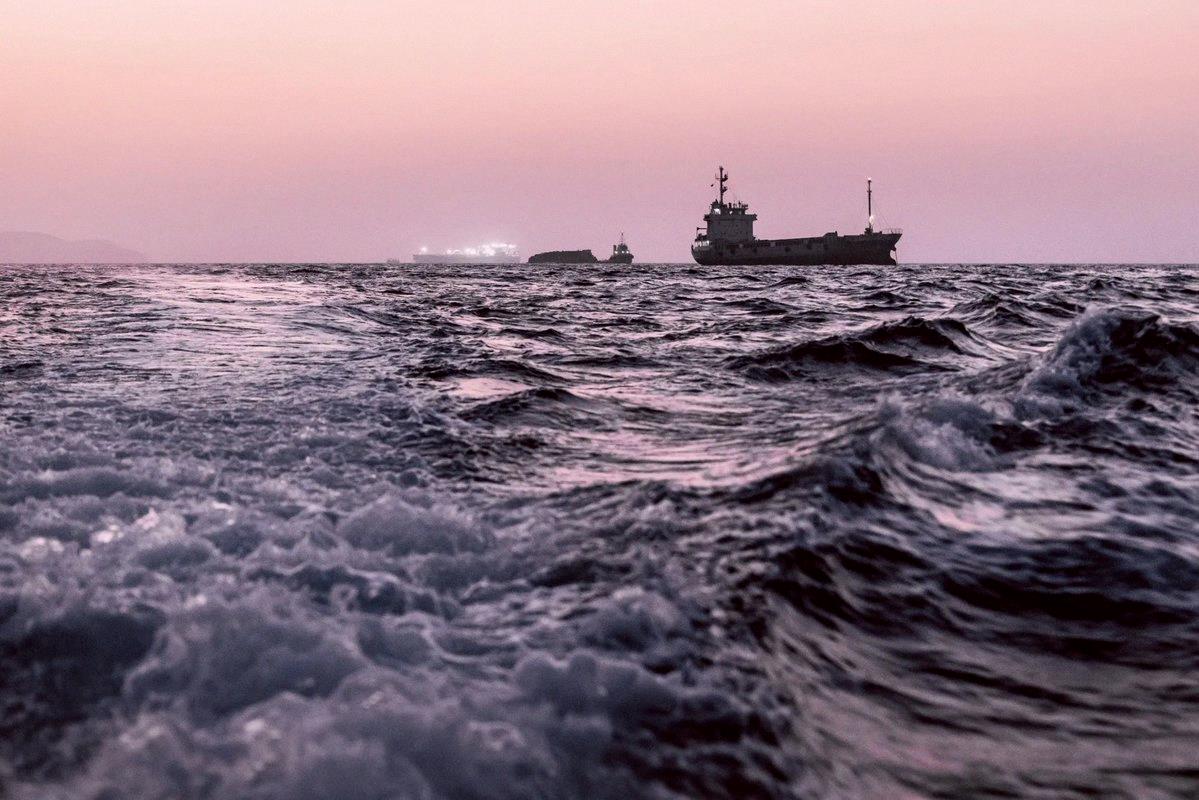 samidare_4's tweet photo. Commercial shipping in the Strait of Hormuz has really picked up lately.

American 🇺🇸 military support is helping push oil flows past 10M barrels a day, according to Bloomberg. https://t.co/odPDwar6TE