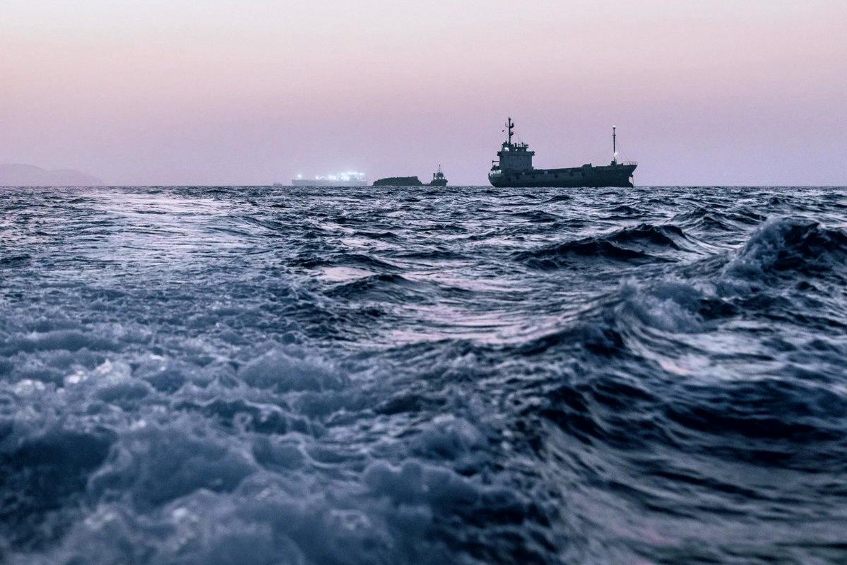 Emma606a's tweet photo. Commercial shipments through the Strait of Hormuz have taken off lately 🚢

US 🇺🇸 military help has pushed oil flows past 10M barrels a day - Bloomberg https://t.co/QDJeXrzofc