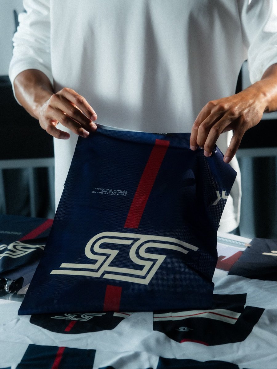 itsnotme_ari's tweet photo. the fiftyfive logo is so stunning

“team fifty5 brand born in madrid to race the world”

let fashion designer carlos sainz take over the world ✨♥️ https://t.co/EfY9rXDLBo