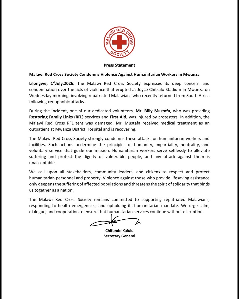 ICRC_SAfrica's tweet photo. @MalawiRedCross volunteers are members of the communities they serve. Guided by the principles of humanity, impartiality, neutrality and independence, they provide lifesaving assistance to those in need. An attack on humanitarian workers is an attack on humanity. #NotATarget https://t.co/SCUyp4O82V
