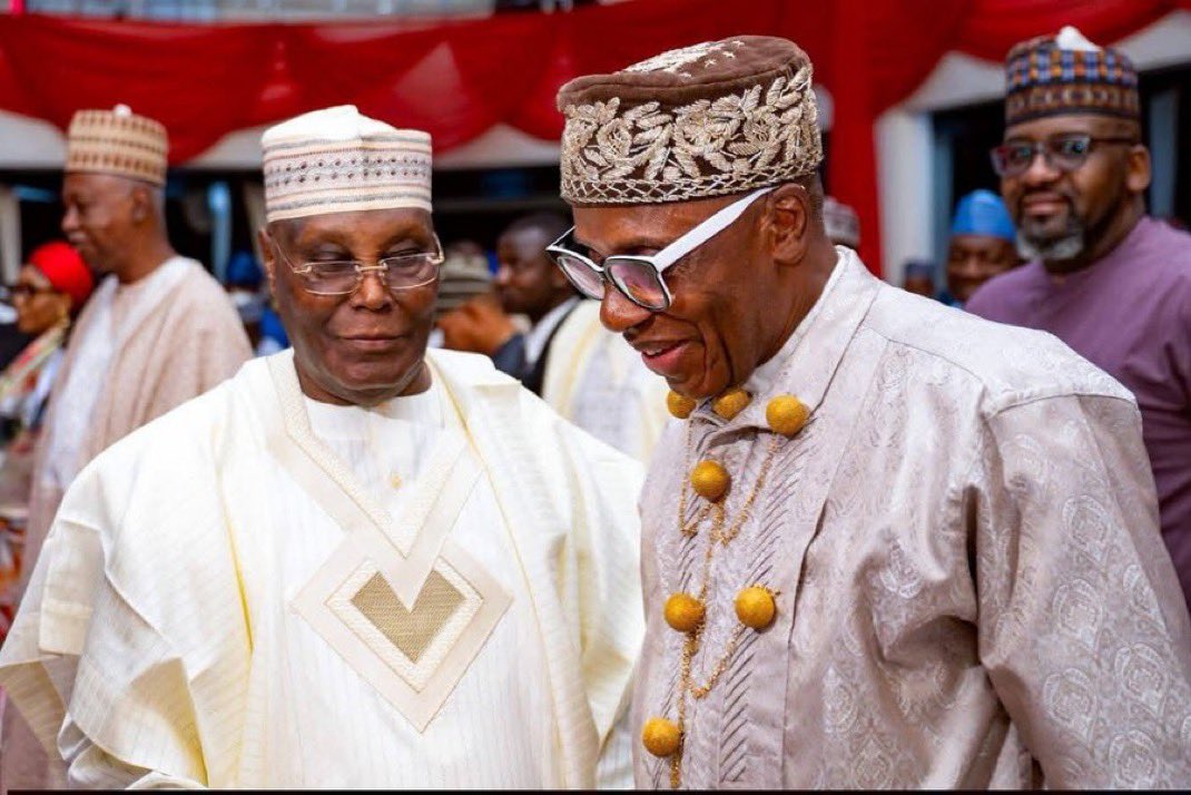 BolanleCole's tweet photo. Rotimi Amaechi came prepared✅
He is pulling serious strings👏🏿 https://t.co/rfbvJc7YFq