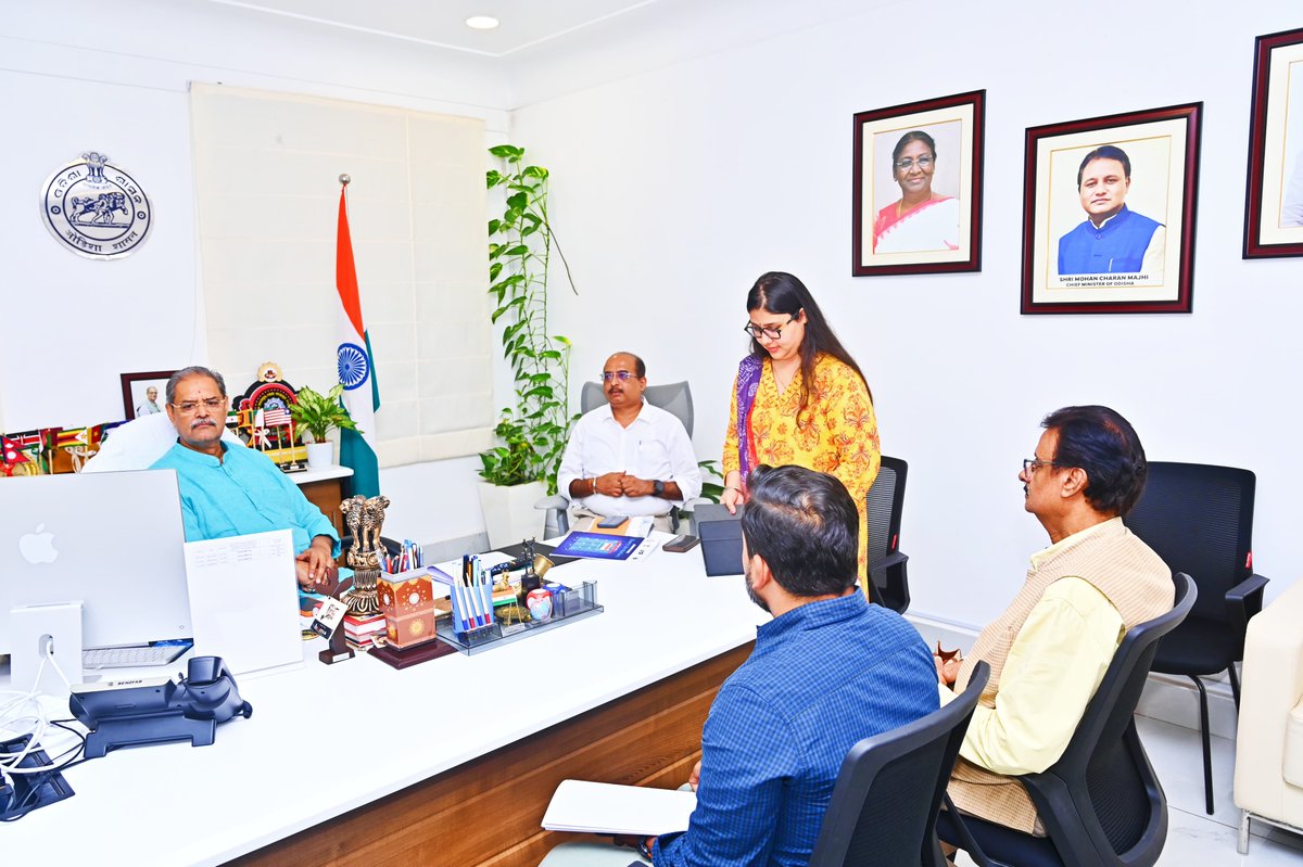 KVSinghDeo1's tweet photo. Held a fruitful discussion on BHISM Cube..(Bharat Health Initiative for Sahyog, Hita &amp; Maitri). https://t.co/w2LBBKR10d