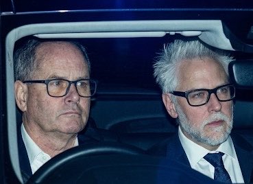 JILexander's tweet photo. Gunn last seen being led to an “undisclosed location” rn🤔 https://t.co/xKO5JpRJoZ