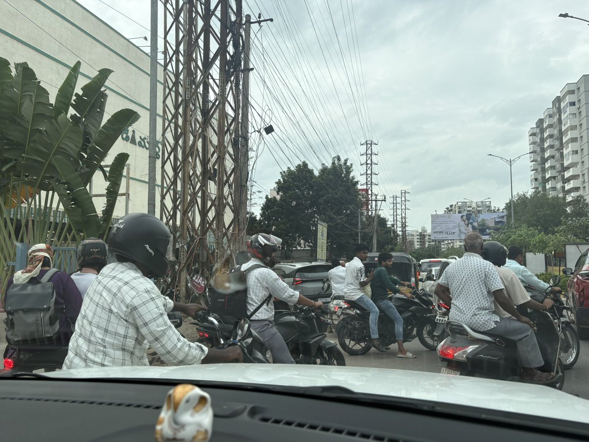 Prithviraj74764's tweet photo. @HYDTP @hydcitypolice D-MART in Nallagandla turned out a huge traffic violation spot with so many cars &amp; bikes parked in No - Parking Zone. Making unimaginable difficulty for moving vehicles. https://t.co/e0eQMPSZYX