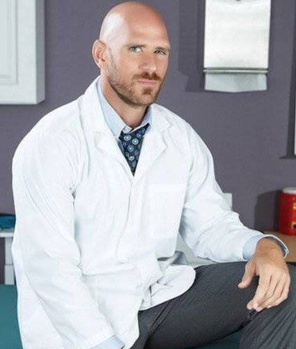 greg16676935420's tweet photo. There’s only two doctors in the world I trust https://t.co/9rNChYJICr