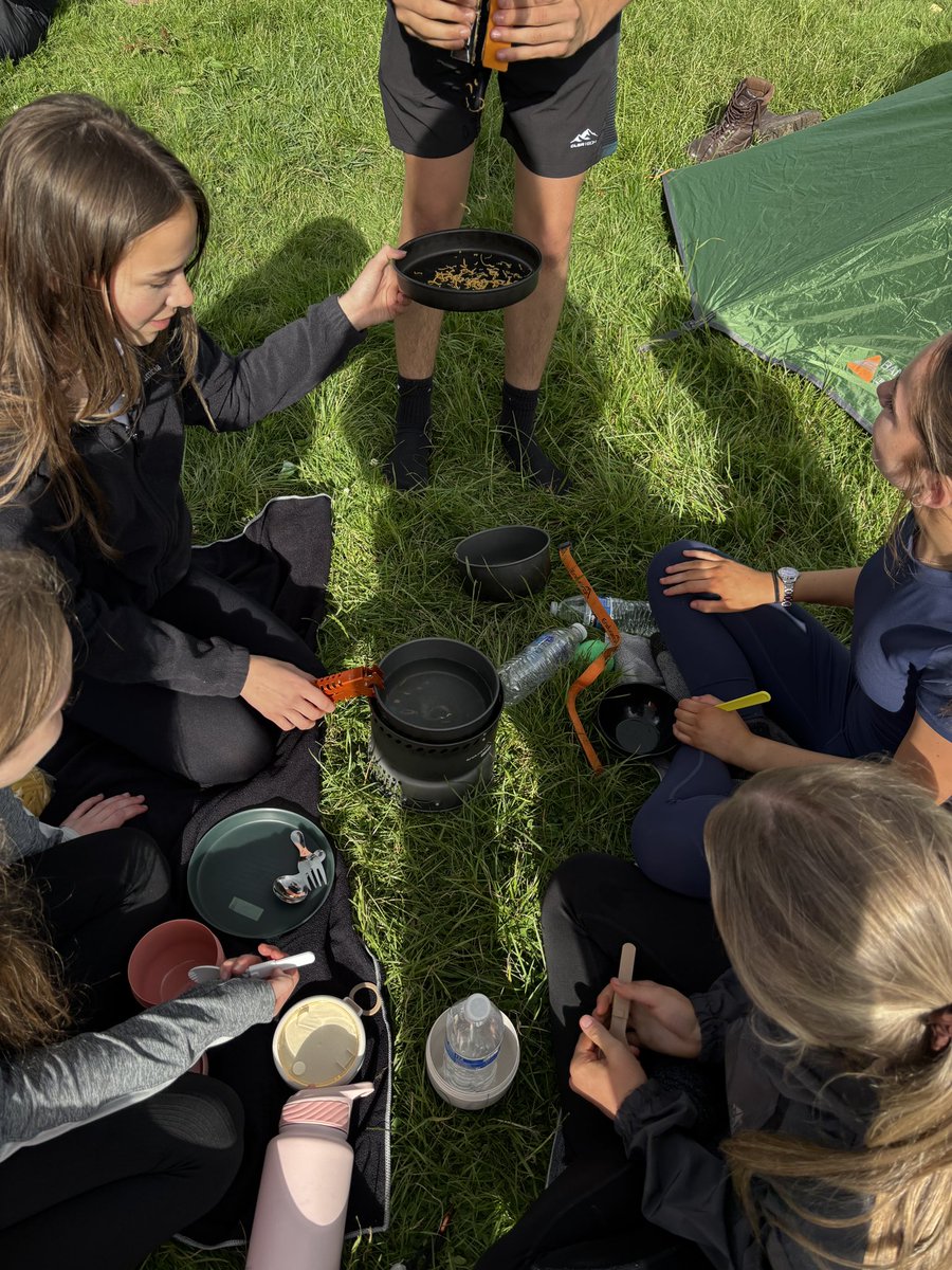 NorthChadderton's tweet photo. It’s dinner time! @DofE https://t.co/qrHOrx7N8r