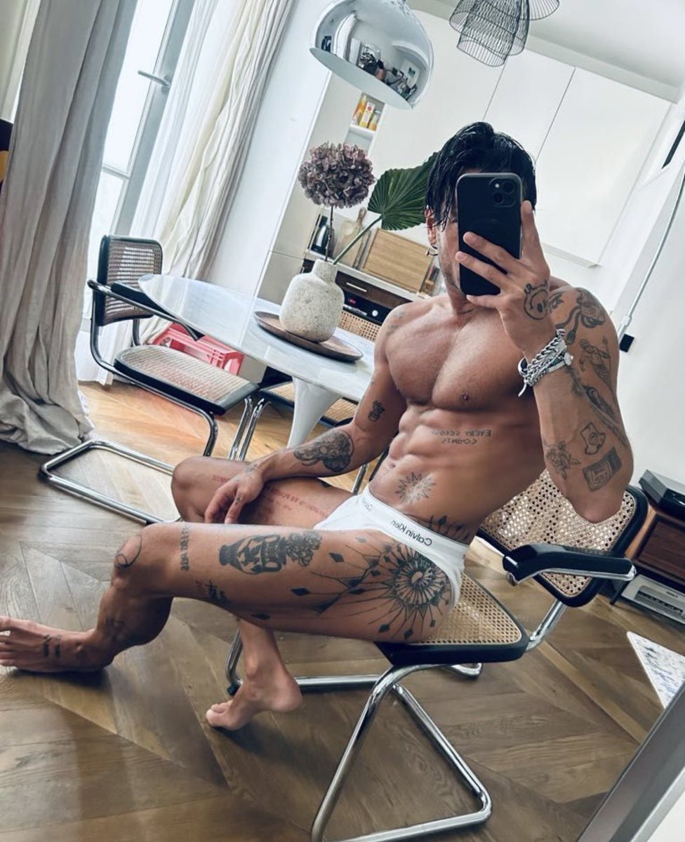 sharane_19's tweet photo. what’s his @? can anyone help me find him? #gay #hotmen #muscular #paris #rebeu #homo #wataa #chudai https://t.co/G73Be0l3NG