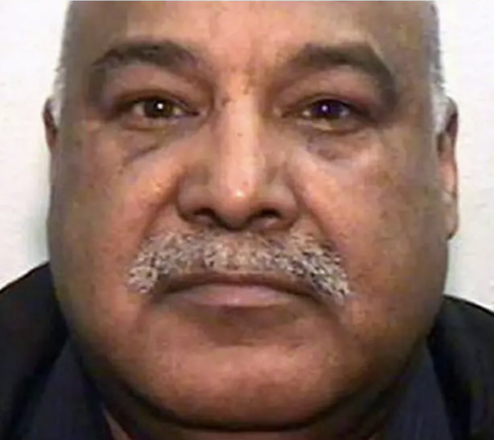 colinsutton's tweet photo. Hey, @Keir_Starmer @UKLabour

When you pass the measure to keep the pubs open for the football, how about adding these few lines:

'Notwithstanding any enactment, regulation or order, nor any international treaty or agreement, the Secretary of State is authorised to order the deportation of Shamir Ahmed to Pakistan or any other third nation'.

Not hard is it?