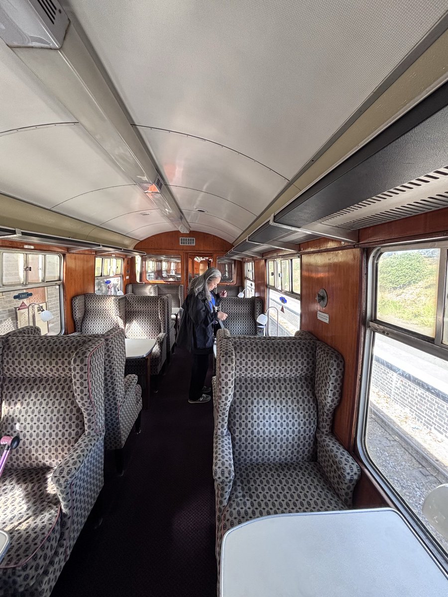 jinchan1959's tweet photo. イギリス　グロスターシャー　ウォーリックシャー鉄道のSL列車に乗ってきました
チェルトナムからブロードウェイまで往復２時間の旅 https://t.co/LLJyYs7WCB