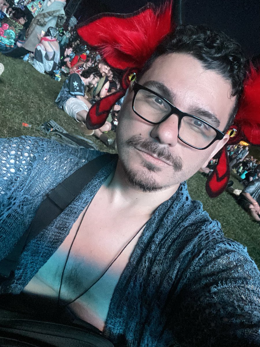 Ocelot255's tweet photo. Electric forest recap ~ I was rarely on the phone . https://t.co/LF64WdBB5R