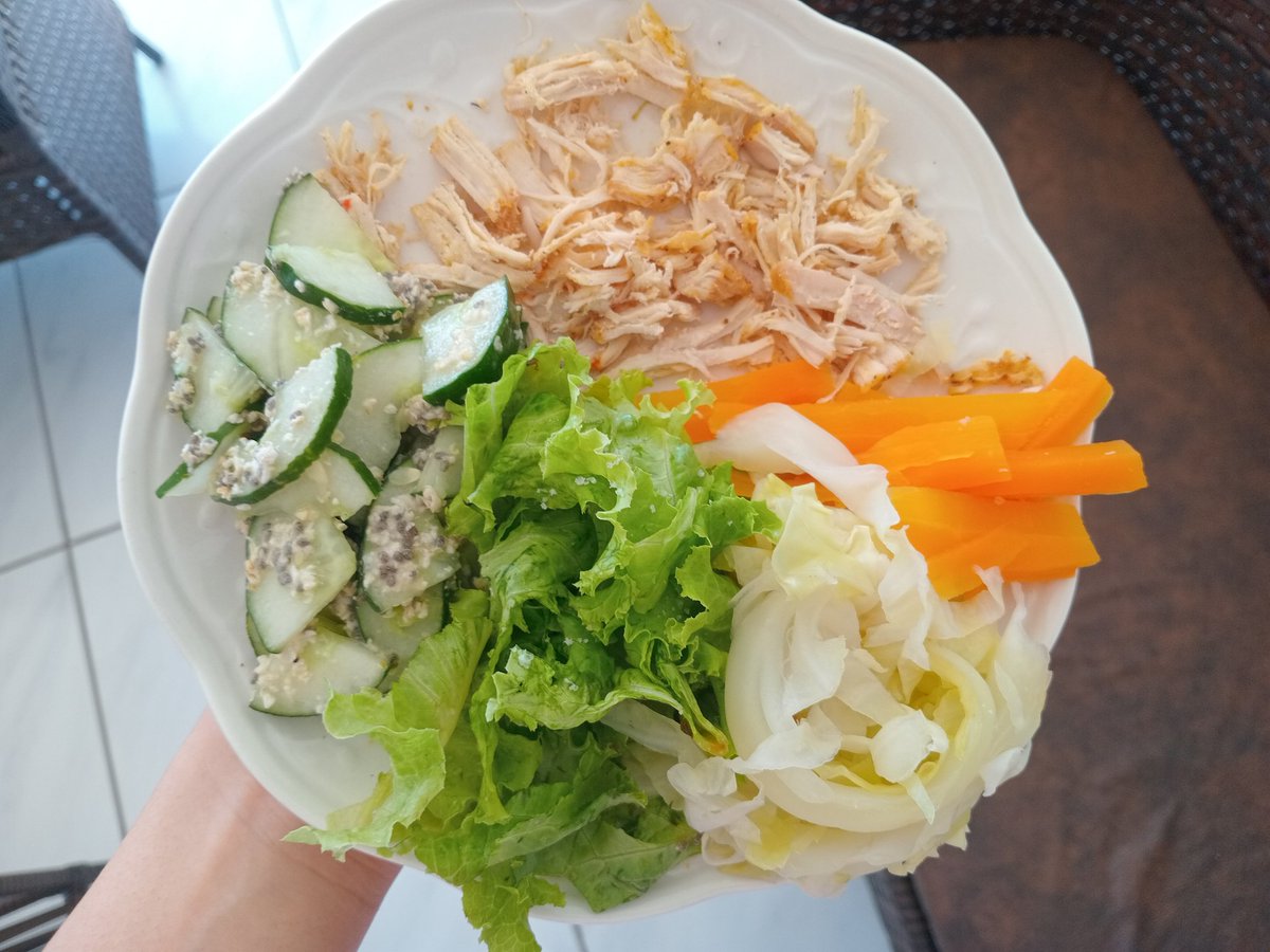 Vikcalorie's tweet photo. yaai almoco https://t.co/RKIEKnl5tm