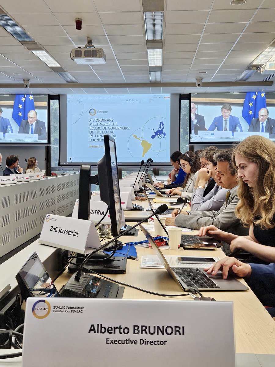 eulacfoundation's tweet photo. Celebramos nuestra XIV Reunión Ordinaria del Consejo Directivo en Bruselas, un espacio clave para revisar avances, compartir prioridades y seguir impulsando una agenda común entre América Latina y el Caribe y la Unión Europea.
Durante la sesión, abordamos nuestras actividades para 2026 como parte del camino hacia la próxima Reunión Ministerial UE-CELAC, así como el papel de la Fundación EU-LAC como plataforma de encuentro, cooperación y acompañamiento de las relaciones birregionales.
También dimos seguimiento al intercambio iniciado en Montevideo sobre cómo podemos seguir aportando valor a la asociación entre ambas regiones.
Además, destacamos un hito importante para nuestra consolidación institucional: 50 países ya han ratificado el Acuerdo Constitutivo de la Fundación EU-LAC.
Seguimos trabajando para tender puentes, conectar agendas y fortalecer la cooperación birregional.