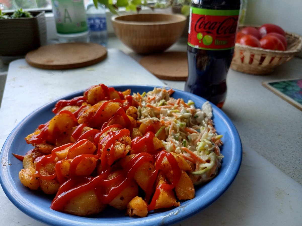 StarvinYune's tweet photo. Ik its kinda messy but wanted to show off my massive 410 cals dinner
Dont sleep on potatoes yall #edtwt https://t.co/F8polc3TLE