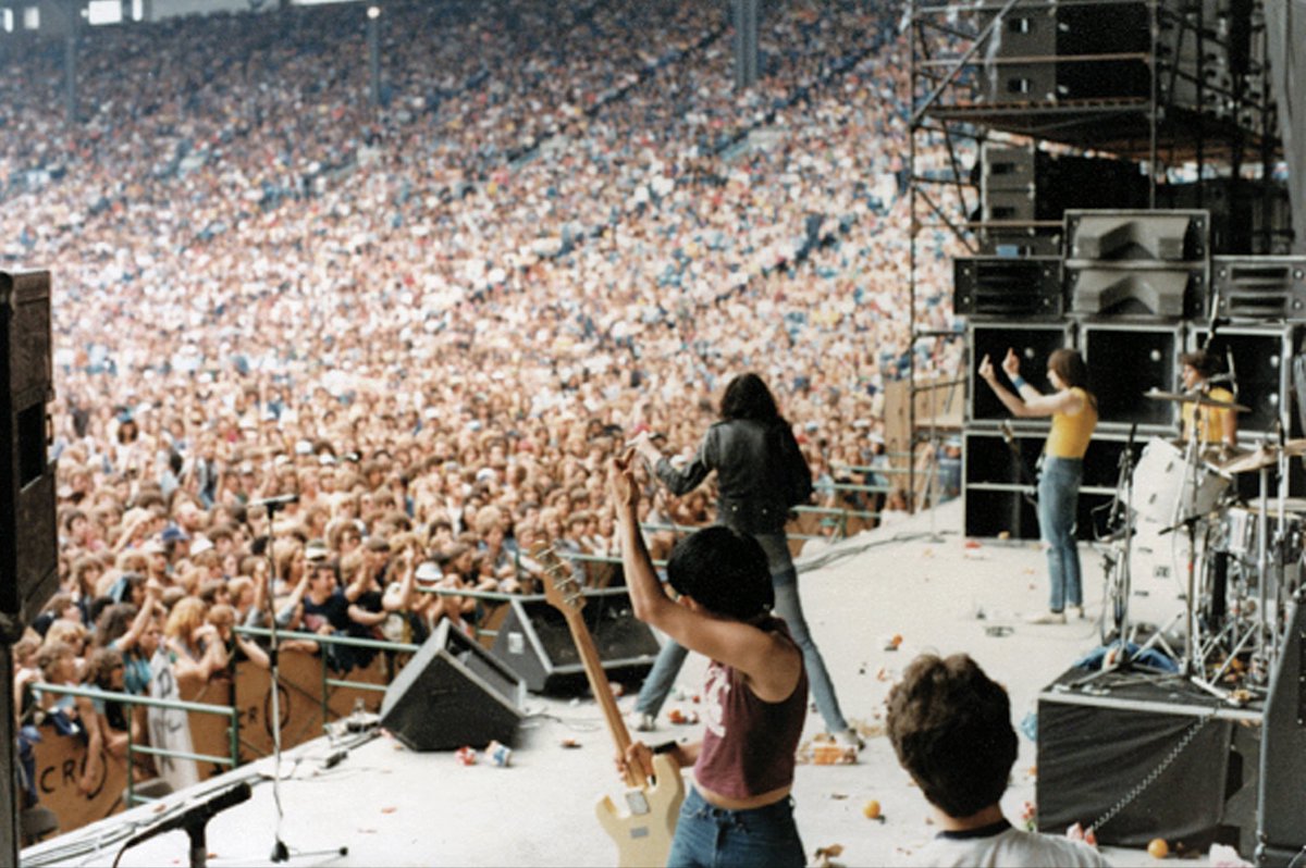 RamonesOfficial's tweet photo. Oh, Canada.

“…I wasn’t gonna stand there and be booed and have stuff thrown at us without retaliating in some way.” – Johnny Ramone, ‘Commando’

📷 Canadian World Music Festival 7/2/79, by John Broderick https://t.co/ftsu2ZhT3m