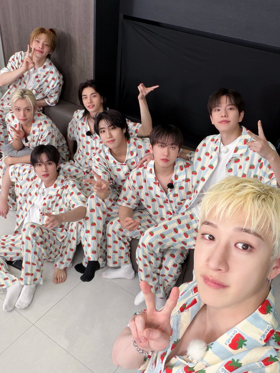 yonglixxv's tweet photo. parece foto de un hospital psiquiátrico https://t.co/xTSugr8QBd