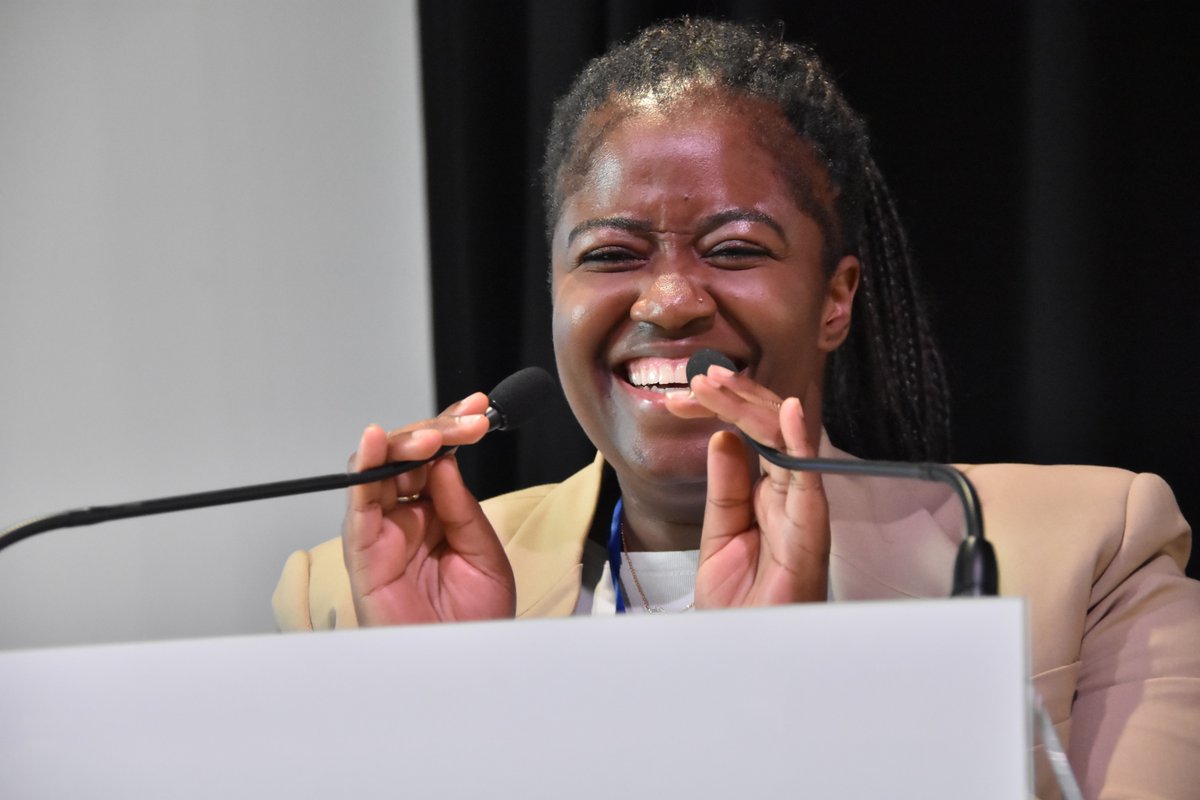 AmbCanFrance's tweet photo. On se retrouve entre collègues pour célébrer nos succès après plusieurs mois bien chargés, et on en profite pour dire au revoir aux collègues qui nous quittent cet été ! #TeamWorkMakesTheDreamWork 💖 https://t.co/opHQiJf0tG