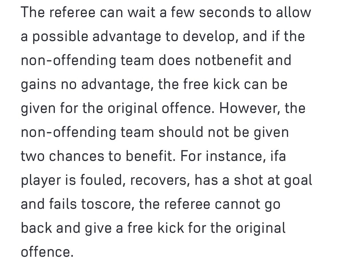 natanlidukhover's tweet photo. @mmMOUF @GregBenage @wwalsh It doesn’t matter if he doesn’t give the hand signal to confirm the advantage. If a shot occurs during the anticipated advantage, the opportunity to give advantage is over.

From IFAB directly: https://t.co/4iFoNls7bc https://t.co/CfIrttaaw9