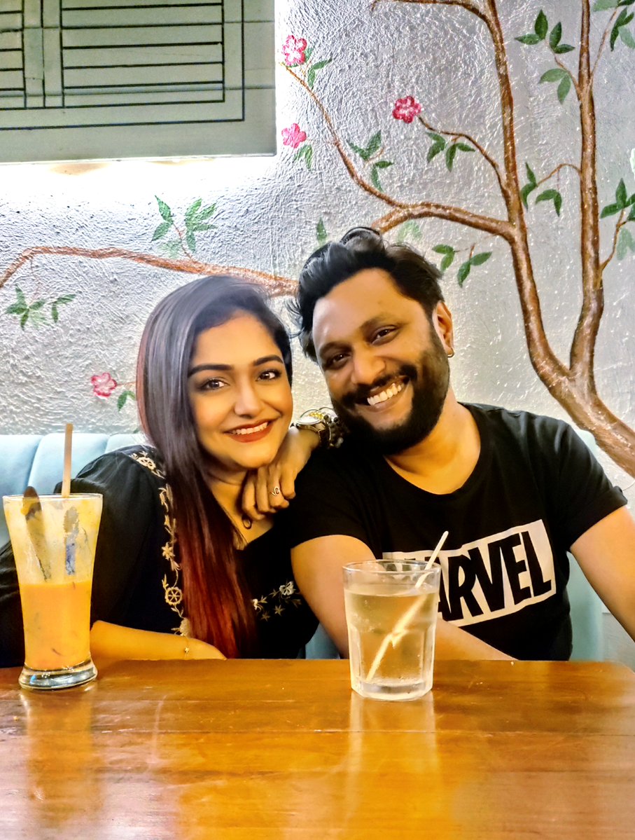 sayantani8's tweet photo. We talked about life, dreams and future plans. Meet @ShadaabHashmi , my 10 year's old frnd from mumbai.
Mumbai last week reminded me: home isn’t a place, it’s people.🏙️🧿
#MumbaiMerijaan #ConversationsThatMatter #FriendsForLife #wellspentevening #friendshipgoals
#bonfairvasova https://t.co/9rhLFk4tiT