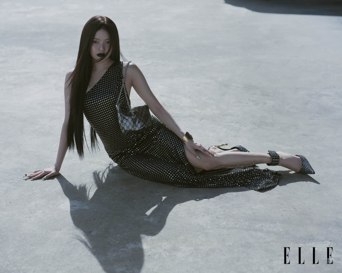 ELLEThailand's tweet photo. #ELLEJuly2026 เสิร์ฟความฮอตปรอทแตก! ของมาเบล @PIXXIEofficial_  ร่วมเผยมุมมองความงามในมิติที่แตกต่างของสาวยุคใหม่ที่กล้าจะเป็นตัวเองในโททัลลุคจาก @Gucci คอลเล็กชั่น Generation Gucci โดย Demna

#ELLEThailand
#Gucci #GenerationGucci
#Mabelz_PiXXiE https://t.co/tOWeWGZEtC