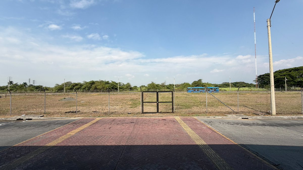 alejoocampog's tweet photo. La educación de los caleños no será un lujo, sino un derecho. 
Continuamos el seguimiento a la Mesa Técnica para la Universidad del Distrito, proyecto que logré incluir en el Plan de Desarrollo para Cali. 
Seguimos avanzando en la evaluación de viabilidad de los predios. https://t.co/cirI1b1JSb