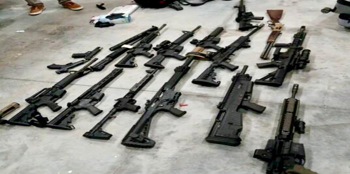USAmbMex's tweet photo. Gracias a una operación encubierta, autoridades estadounidenses confiscaron 138 armas de fuego —incluidos dos rifles calibre .50— que traficantes pretendían enviar a México desde Carolina del Norte. Esta acción contundente refleja el compromiso de @POTUS @realDonaldTrump para frenar el tráfico ilegal de armas y demuestra el poder de la coordinación basada en inteligencia. Cada arma asegurada es un arma menos en manos de los delincuentes, haciendo más seguras a nuestras dos naciones.
