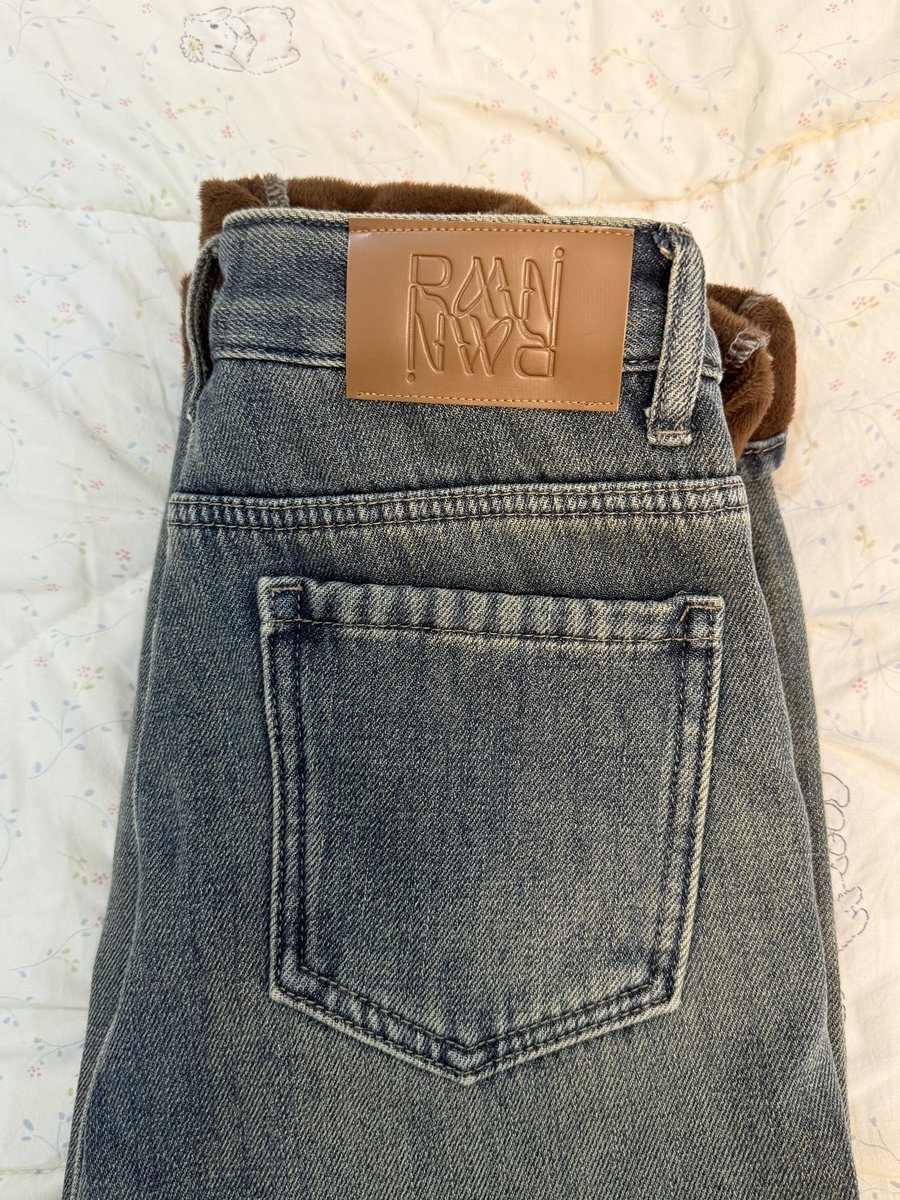 pppi_dd's tweet photo. ส่งต่อกางเกงยีนส์ roomry.n สีblue jeans
ไซส์ xs เอว23-24 สะโพก 33-34 ยาว41 แค่ลอง  550 รวมส่งค่ะ🌷 ใส่ไปเที่ยวอากาศเย็นๆได้เลยน้า 
#ส่งต่อเสื้อผ้ามือ2 #ส่งต่อเสื้อผ้ามือสองสภาพดี #ส่งต่อvghbkk #ส่งต่อstylistshop #ส่งต่อonniroom #ส่งต่อกางเกงยีนส์ #ส่งต่อriley https://t.co/GJ6PoCJmAz