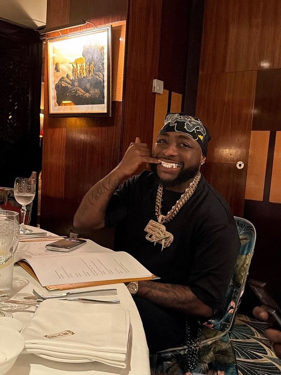 sUccessful1o2's tweet photo. Expensive Smile 🥶💎 https://t.co/BzQI18A4xM