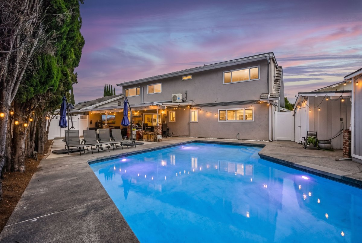 DarrylandJJ's tweet photo. BEAUTIFUL home in BREA with a POOL and an ADU that's WALKING DISTANCE to Brea Junior High

Open House in Brea
325 Delphia Ave
Sunday, July 5, from 1-4 pm

Call/text (714) 713-4663

Darryl &amp; JJ Jones Team
Darryl Jones
DRE #01076312
ERA North Orange County Real Estate https://t.co/RTiuf2gfUH