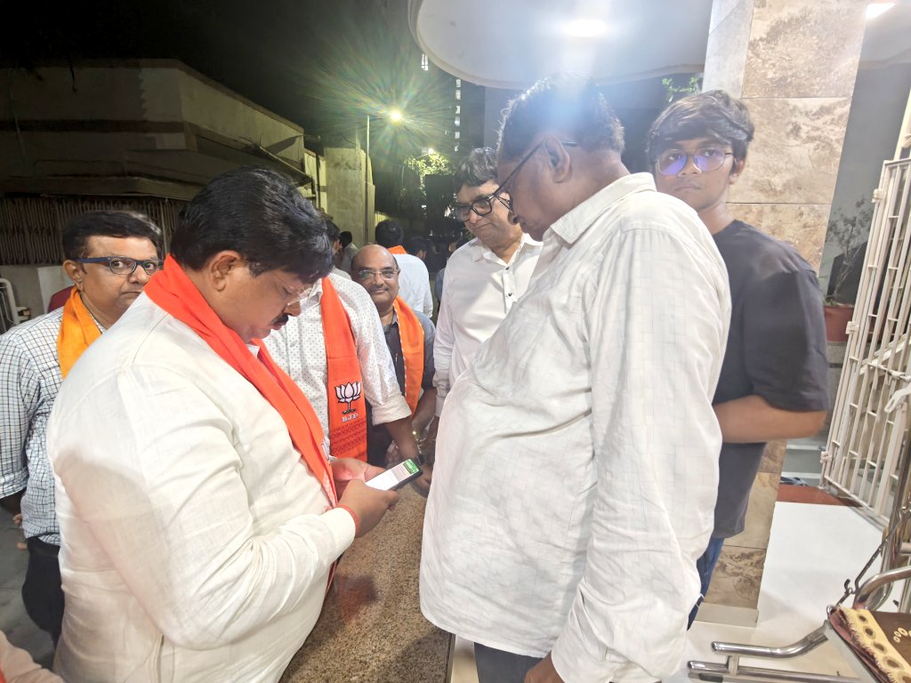 AmitThakerBJP's tweet photo. 🌳 હરિયાળી ગાંધીનગર લોકસભા, રળિયામણી વેજલપુર વિધાનસભા 🌳

જોધપુર વોર્ડની વિવિધ સોસાયટીઓ અને ટાવર્સના રહીશો સાથે આપણા ગાંધીનગર લોકસભાના લોકપ્રિય સાંસદ તથા કેન્દ્રીય ગૃહ અને સહકાર મંત્રી શ્રી @AmitShah સાહેબ ના માર્ગદર્શન હેઠળ પર્યાવરણ સંરક્ષણ માટે પ્રેરિત કરી સામૂહિક વૃક્ષારોપણ માટે સૌને રજીસ્ટ્રેશન કરાવ્યા.

🔗આપ સૌને પણ આજે જ આ લિંક પર આપનું રજિસ્ટ્રેશન પૂર્ણ કરો અને કરવો.: https://t.co/AOYrZ5bJTt

 #EkPedMaaKeNaam #TreePlantation #TreePlanting #Tree