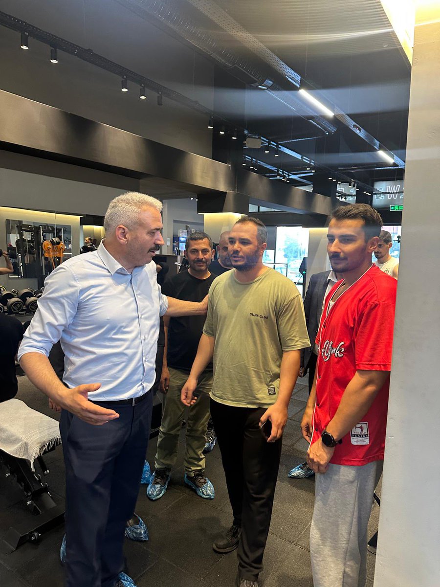 mhparnavutkoy's tweet photo. İlçe Başkanımız Sn. Cihan Barut @CihanBARUTCCC ve yönetim kurulu üyelerimiz, Arnavutköy/Hadımköy’deki Koç GYM  Spor Salonu İşletmecisi Çağrı Çolak’a ziyarette bulunup istişarelerde bulundu.
@_MHPistanbul_ @rahmancanmhp @CamurMehmet123 https://t.co/wHrj57UK2p