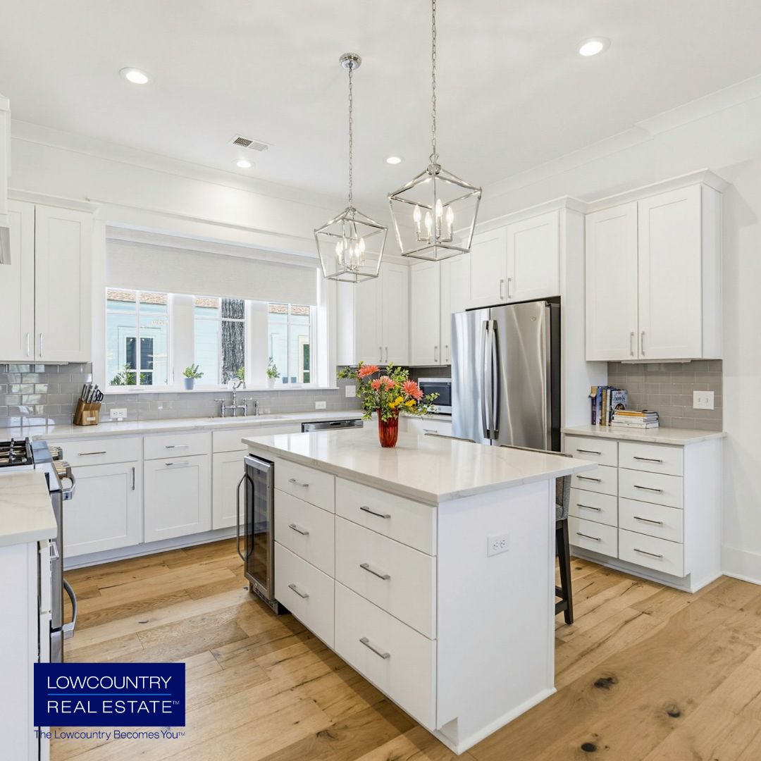 lowco820's tweet photo. ✨ JUST LISTED ✨

🏡 30 Patina Drive | Beaufort, SC
Crafted in 2021 by Artisan Custom Homes and still in like-new condition — this gorgeous 3-bed, 2.5-bath home in the heart of Celadon is the one you've been waiting for.
Listed with Lloyd Williams https://t.co/UHrsyslY4L