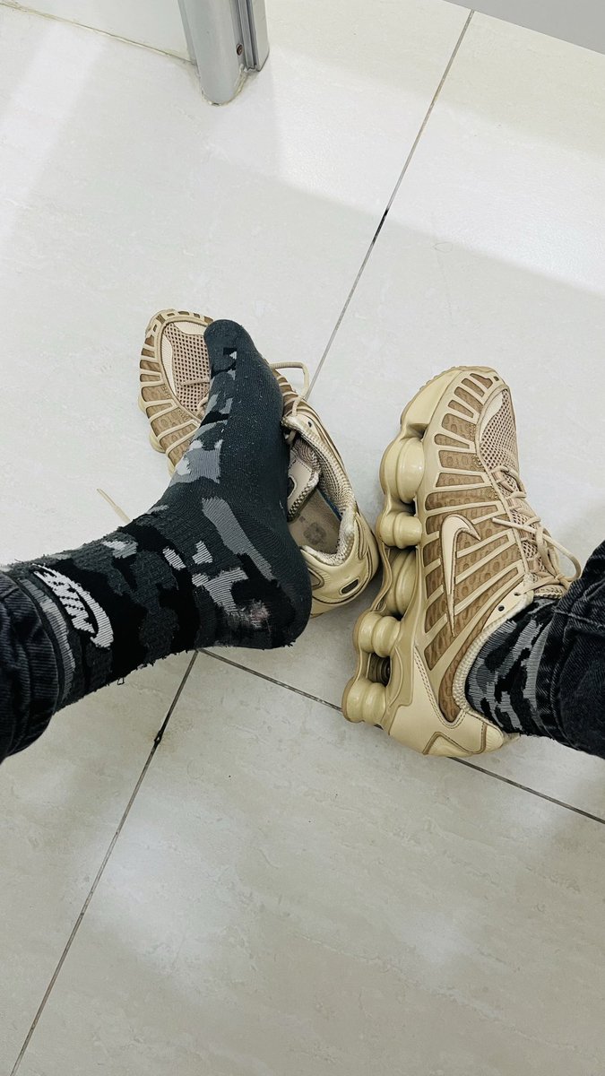snkrsboybr's tweet photo. WORK 👟

#socks #sneakers https://t.co/V8JPQi6VqN