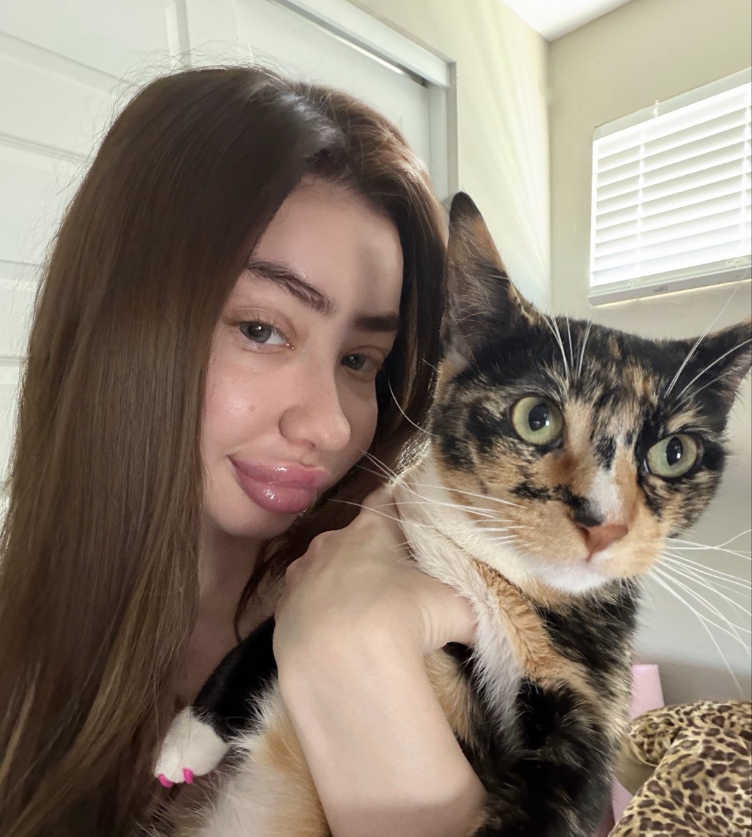 wasitnothingtou's tweet photo. What is her issue constantly https://t.co/7XTbFNTKhY