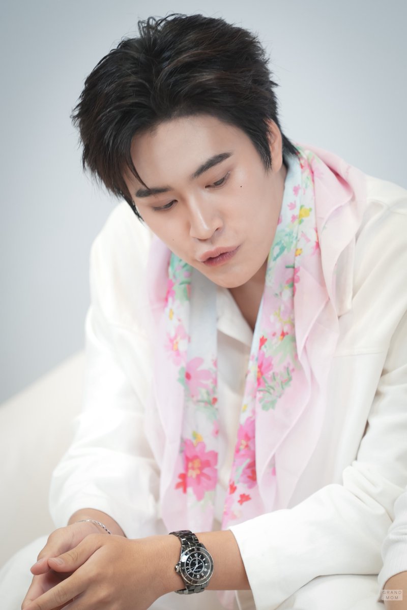 GrandmaGrandmom's tweet photo. หล่อ 1 รูป ที่เหลือก็ตามปกติ

😋🤣

#KingStellaxGeminiFourthLive
#GeminiFourth
#Gemini_NT https://t.co/ASHZnMJG7O