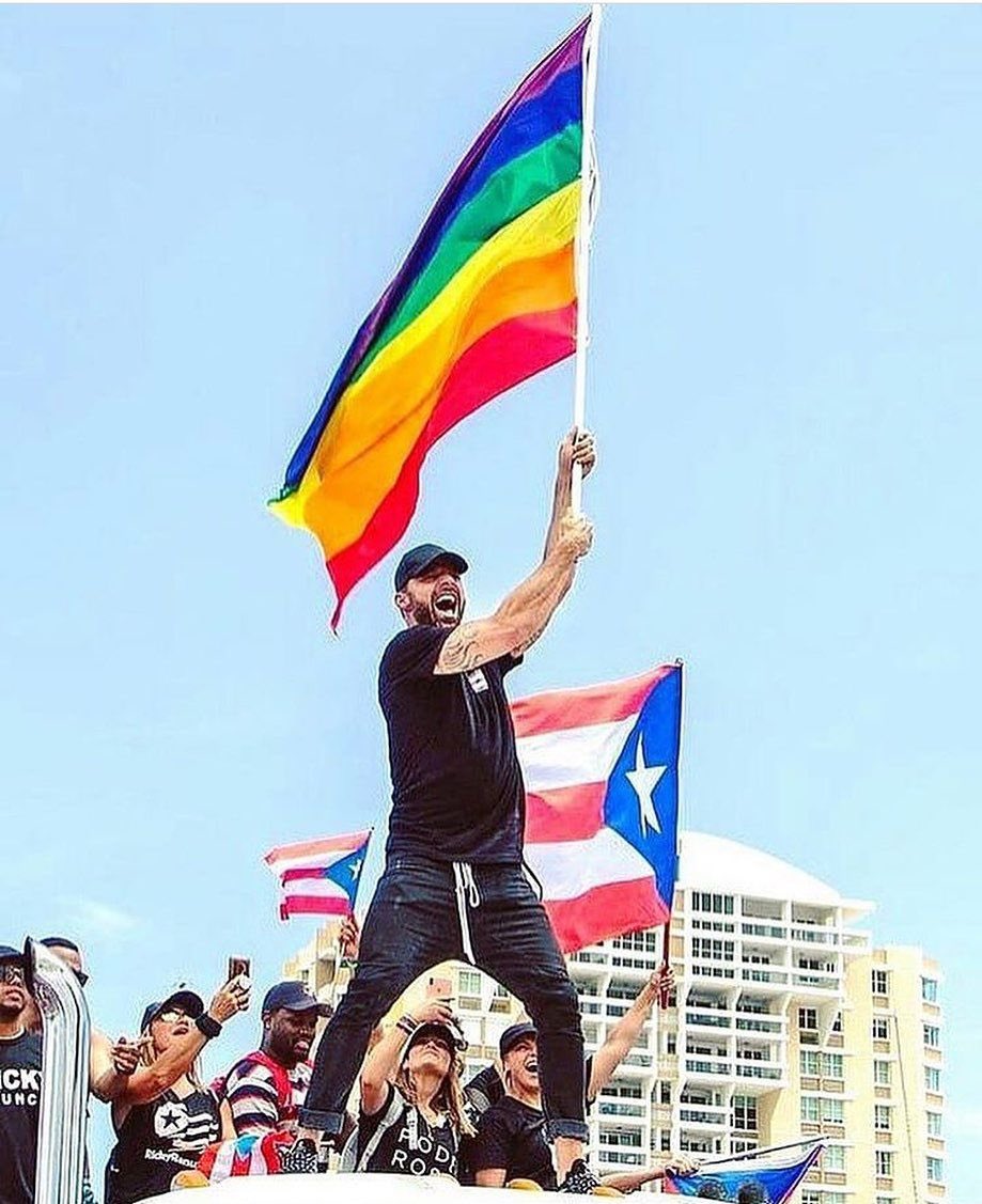akincimecra's tweet photo. 🚨🚨 LGBT DESTEKÇİSİ CİNSEL ÖZÜRLÜ RICKY MARTIN, 11 TEMMUZ’DA İSTANBUL’DA KONSER VERECEK!!

Sapkın lgbtye verdiği destekle bilinen ve bir erkekle evli olan Ricky Martin 11 Temmuz’da İstanbul’da konser verecek. Sosyal medyada konserlerinde lgbt bayrağı açmasıyla bilinen bu şahsın konserinin iptal edilmesi yönündeki tepkiler büyüyor.