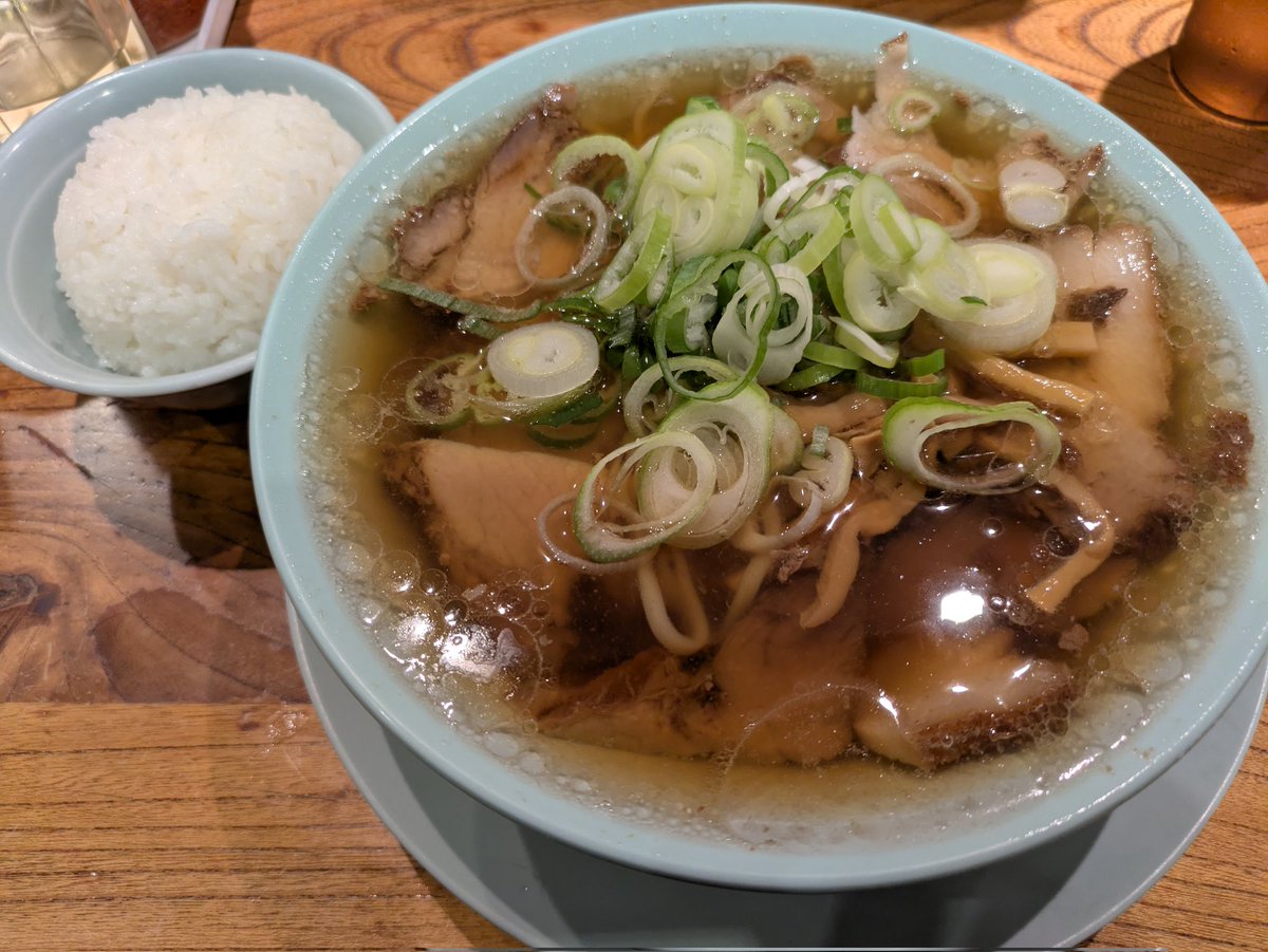 aaa_mr's tweet photo. こんな時間に開店してるなんて…とても罪深い https://t.co/CdV6yXOh5R